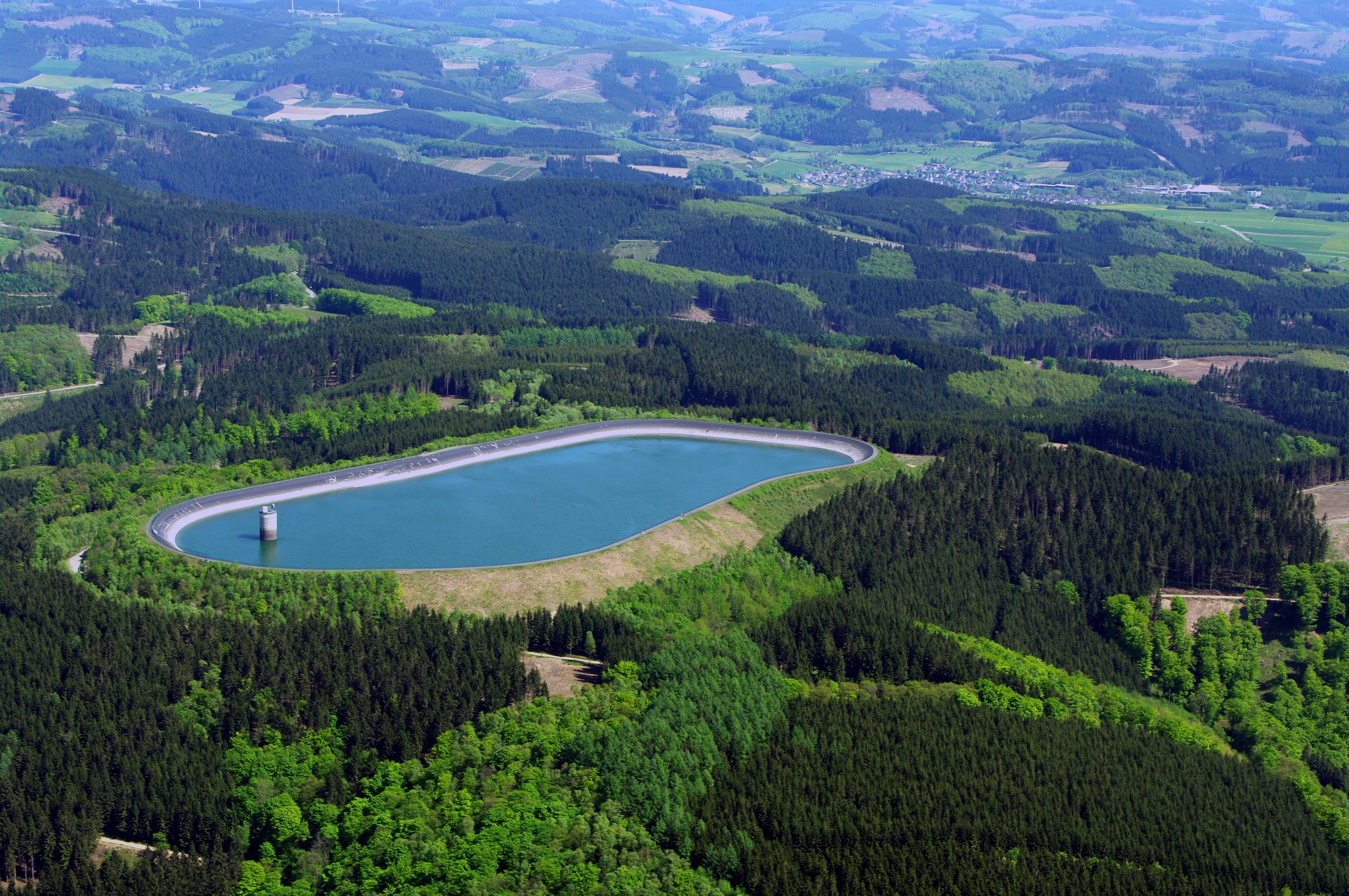 4096px-Pumped-storage_power_station_20080510.jpg